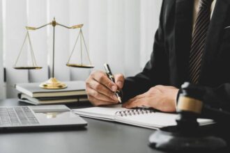 How Lawyers Earn More on Wins